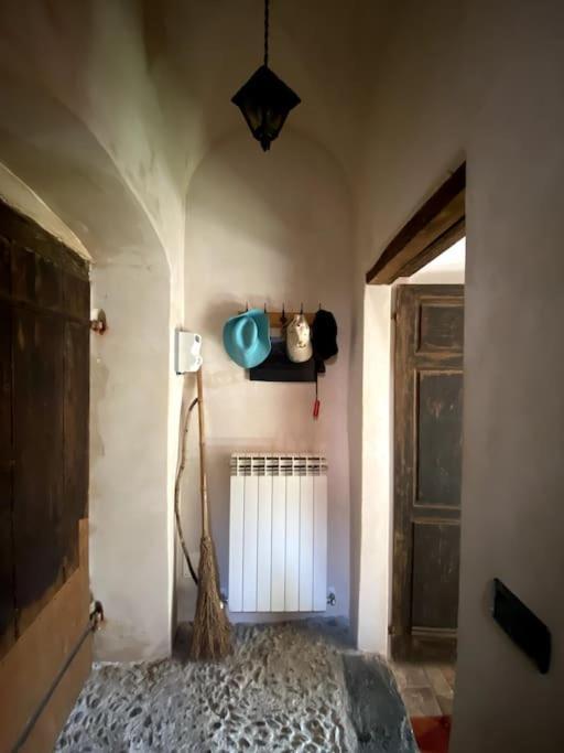 Iconic Italian Townhouse W Rooftop Terrace & Mountain View, Пиня Екстериор снимка
