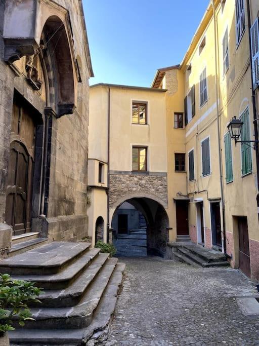 Iconic Italian Townhouse W Rooftop Terrace & Mountain View, Пиня Екстериор снимка