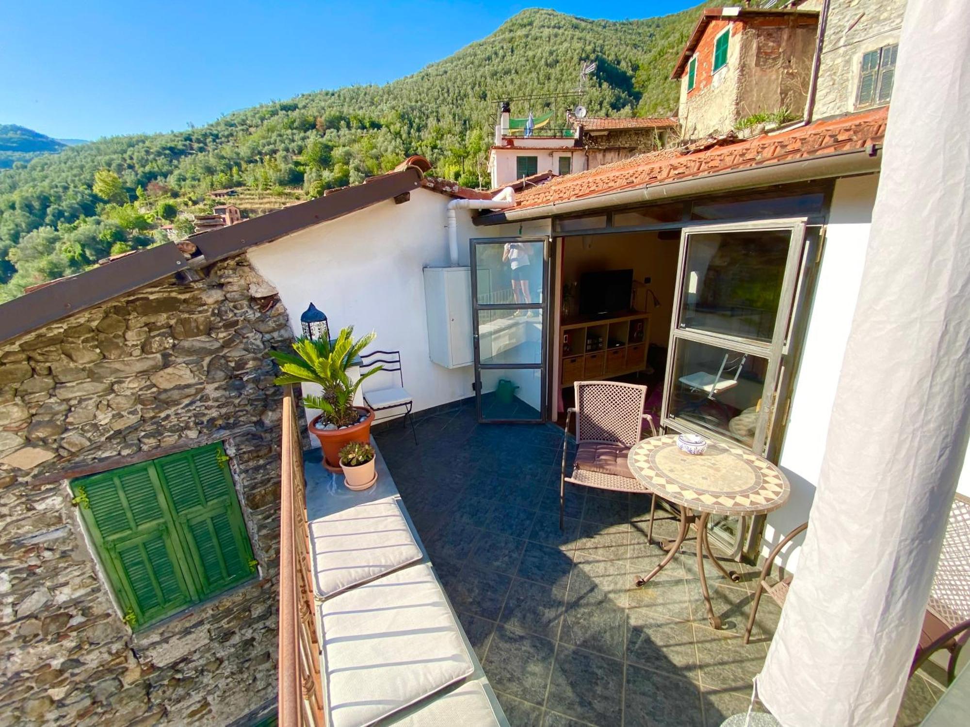 Iconic Italian Townhouse W Rooftop Terrace & Mountain View, Пиня Екстериор снимка