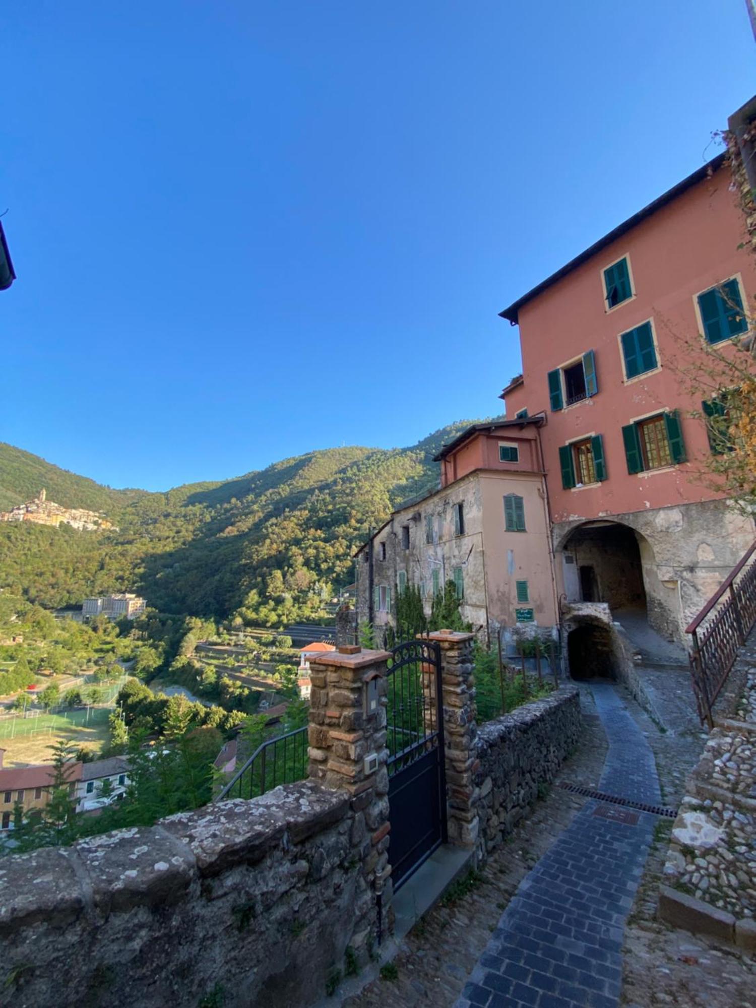 Iconic Italian Townhouse W Rooftop Terrace & Mountain View, Пиня Екстериор снимка
