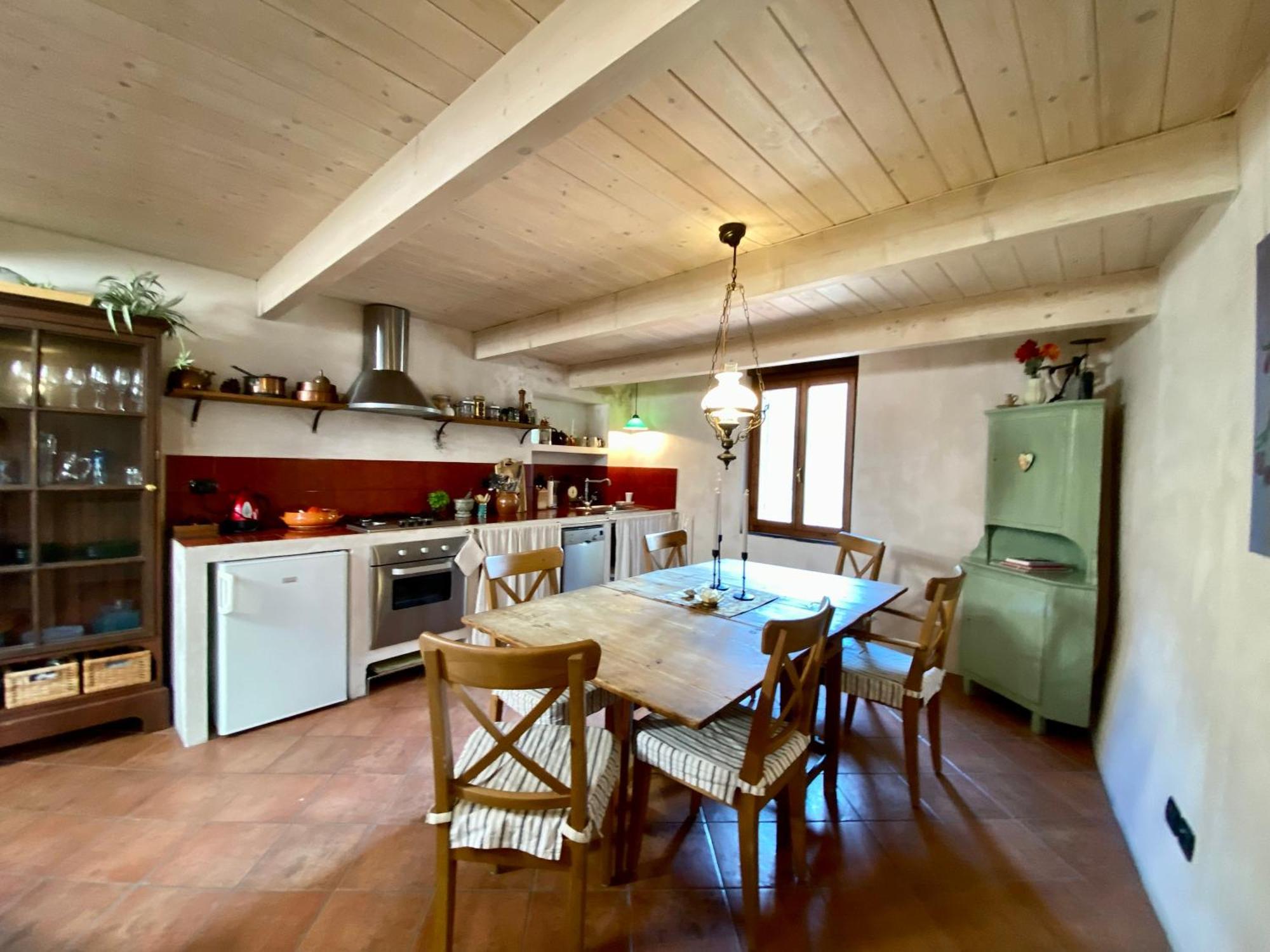 Iconic Italian Townhouse W Rooftop Terrace & Mountain View, Пиня Екстериор снимка