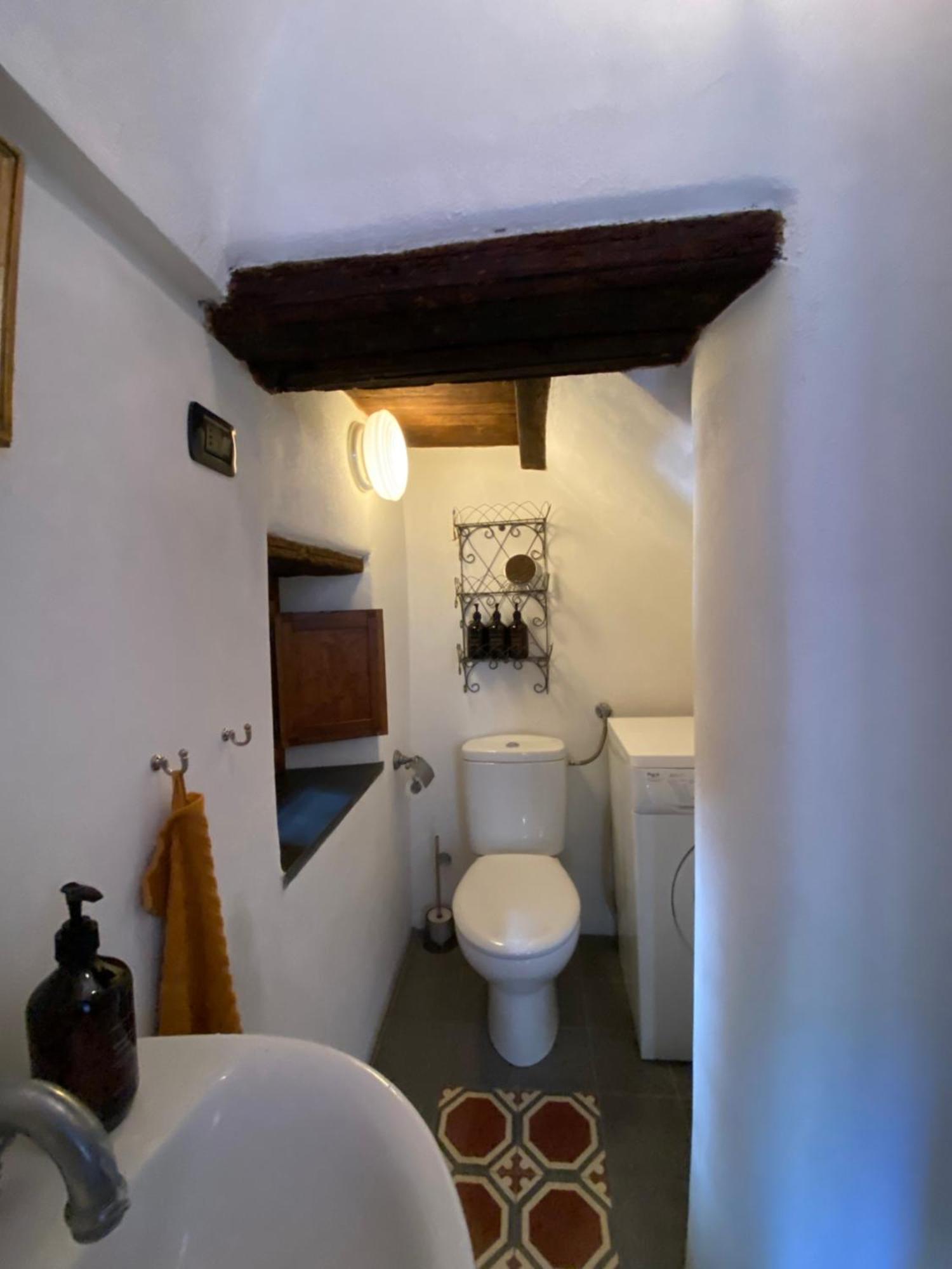 Iconic Italian Townhouse W Rooftop Terrace & Mountain View, Пиня Екстериор снимка