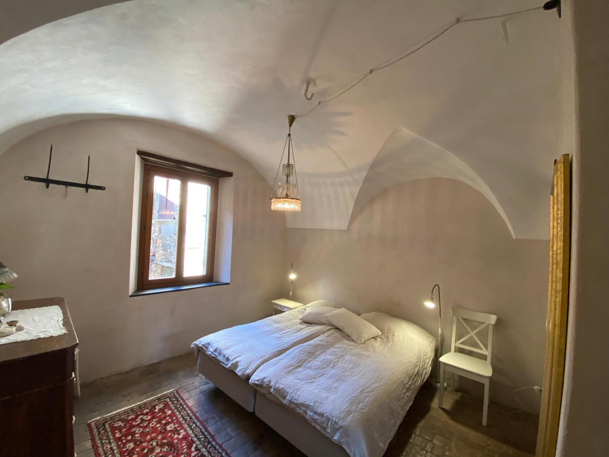 Iconic Italian Townhouse W Rooftop Terrace & Mountain View, Пиня Екстериор снимка