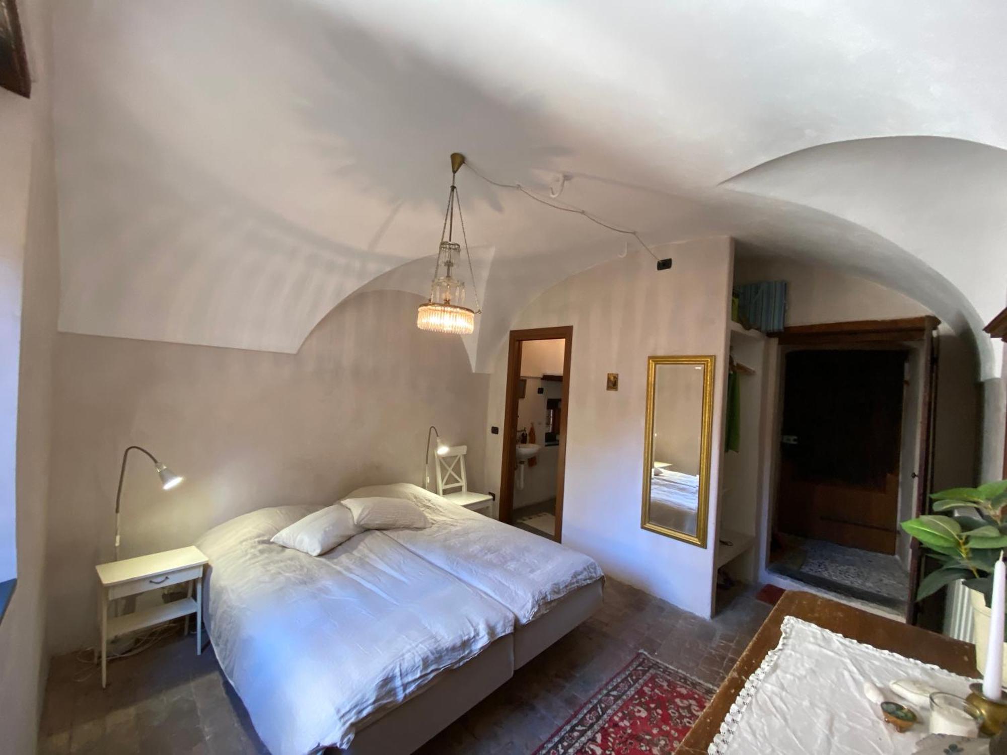 Iconic Italian Townhouse W Rooftop Terrace & Mountain View, Пиня Екстериор снимка