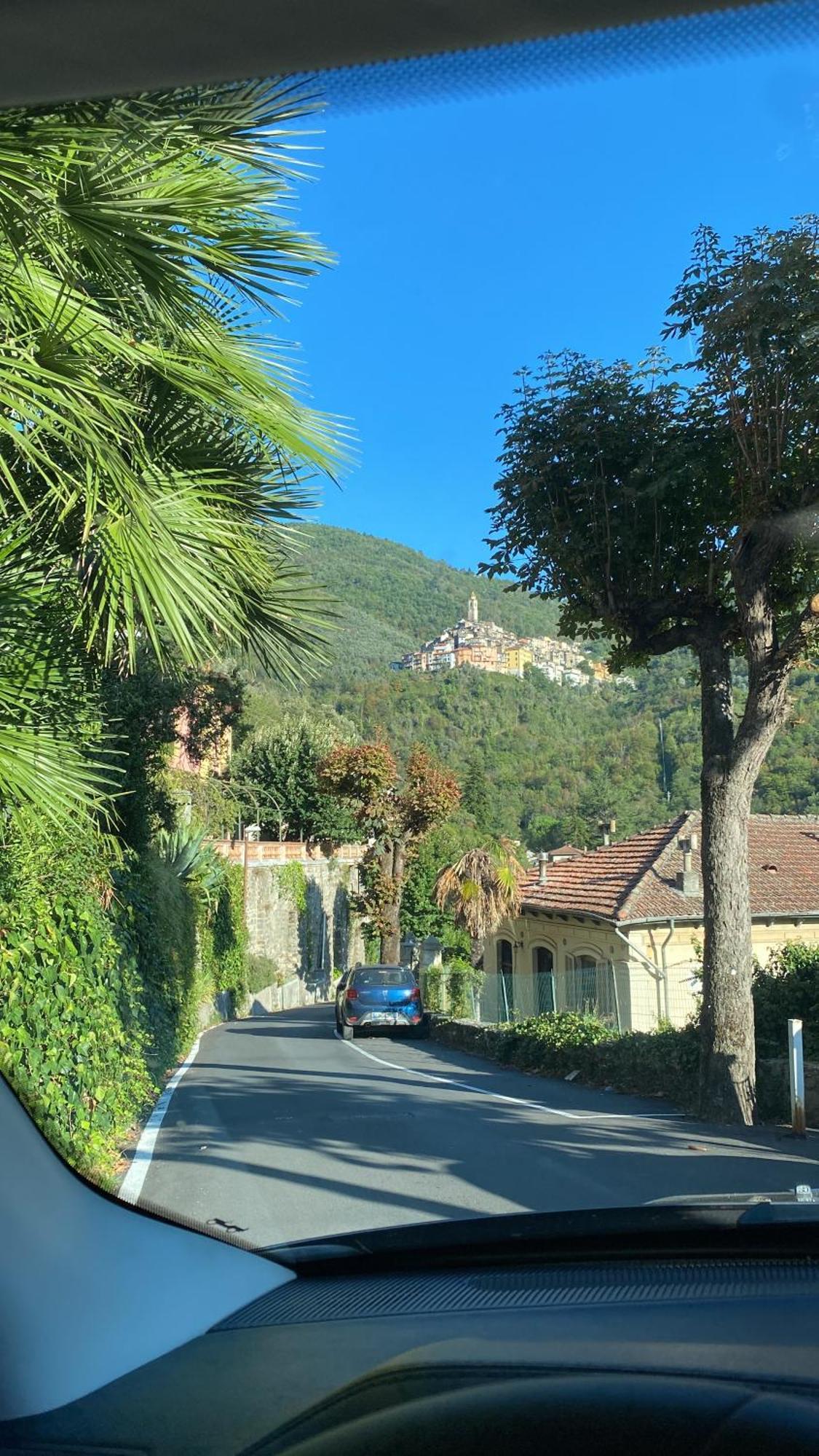Iconic Italian Townhouse W Rooftop Terrace & Mountain View, Пиня Екстериор снимка