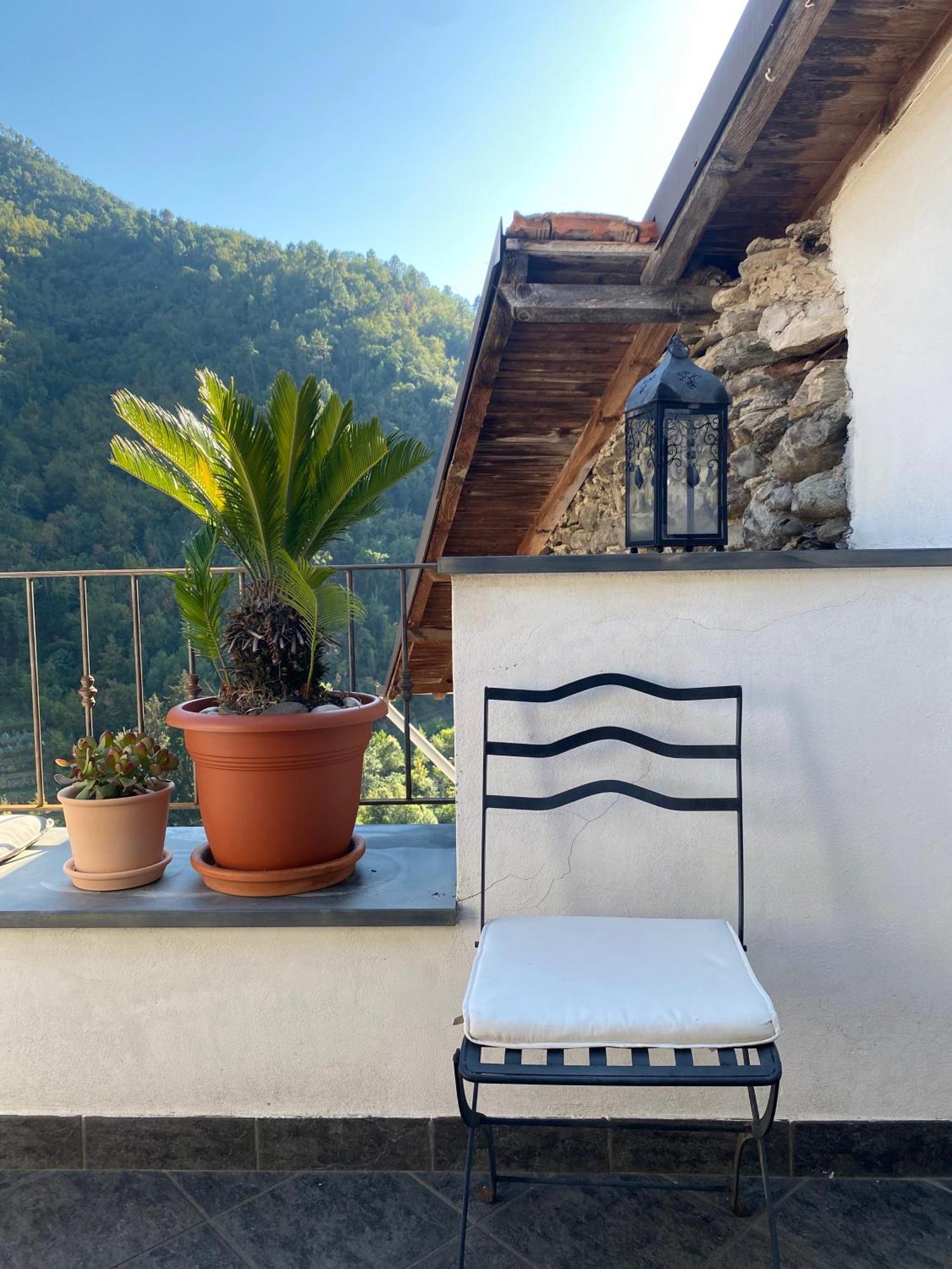 Iconic Italian Townhouse W Rooftop Terrace & Mountain View, Пиня Екстериор снимка