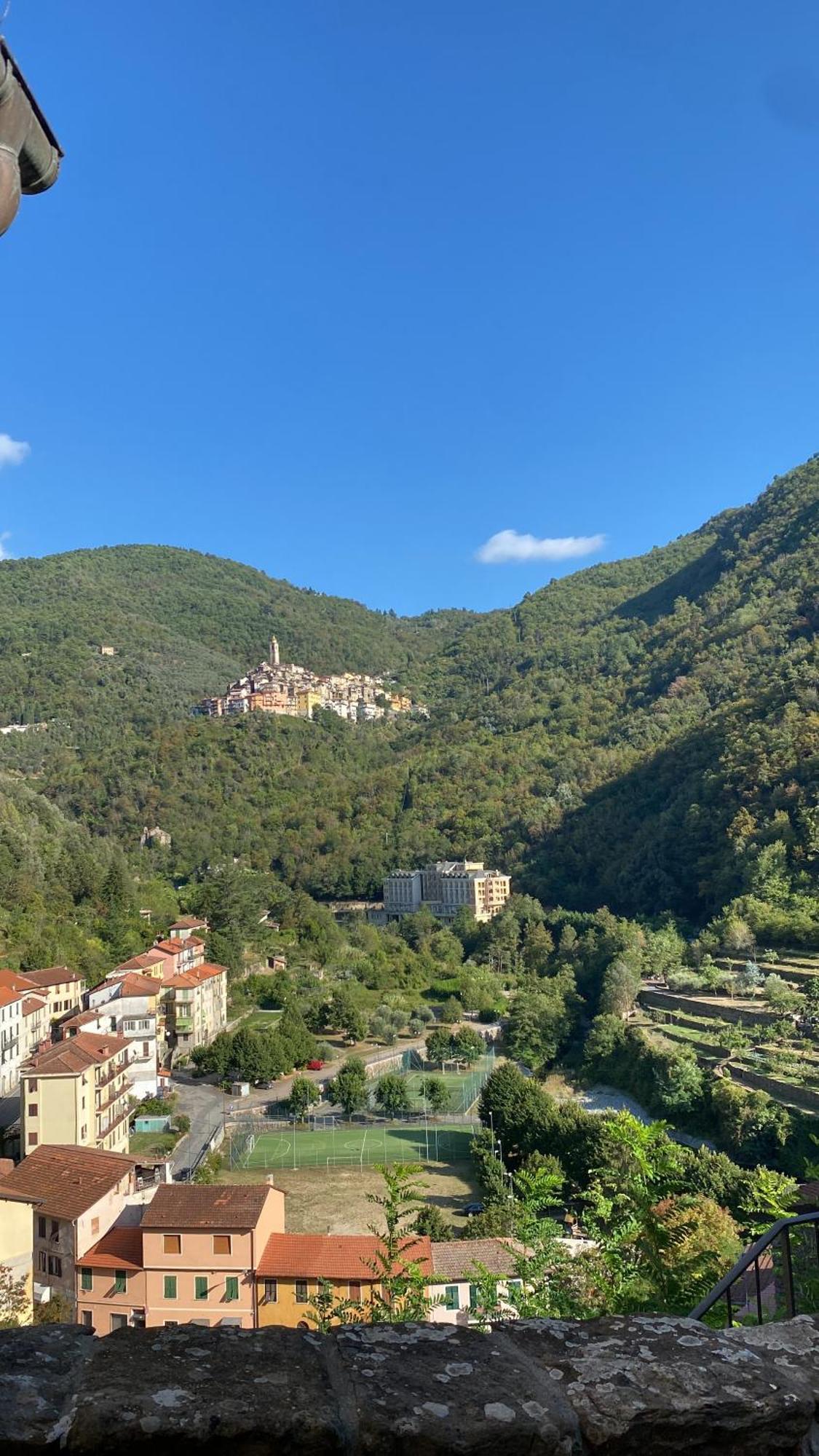 Iconic Italian Townhouse W Rooftop Terrace & Mountain View, Пиня Екстериор снимка