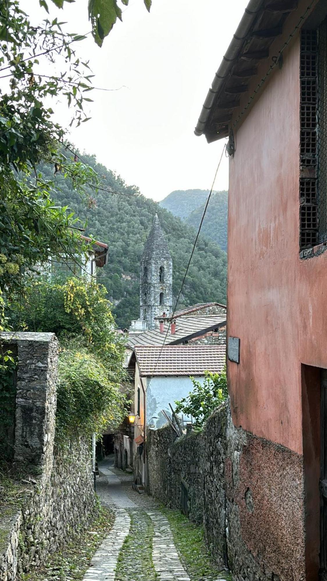 Iconic Italian Townhouse W Rooftop Terrace & Mountain View, Пиня Екстериор снимка